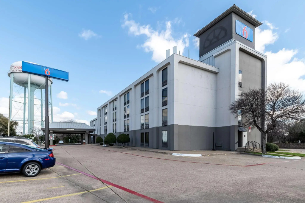 photo 1 of Motel 6 Lewisville, TX - Medical City