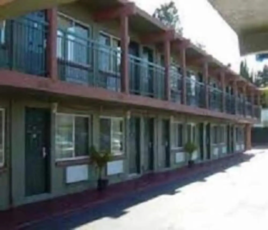 photo 1 of Sequoia Inn