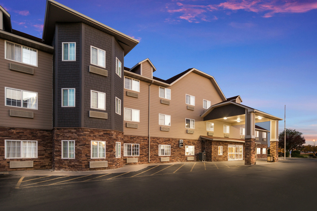 photo 1 of Red Roof Inn & Suites Omaha - Council Bluffs