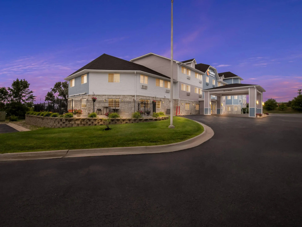 photo 1 of Comfort Inn & Suites Bellevue - Omaha Offutt AFB