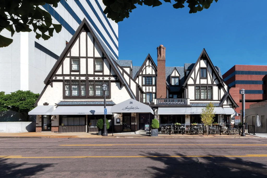 photo 1 of Seven Gables, St. Louis West, a Tribute Portfolio Hotel