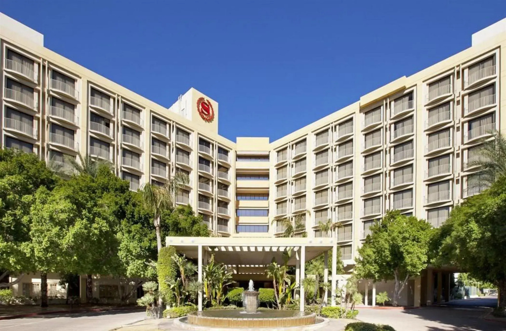 photo 1 of Sheraton Crescent Hotel