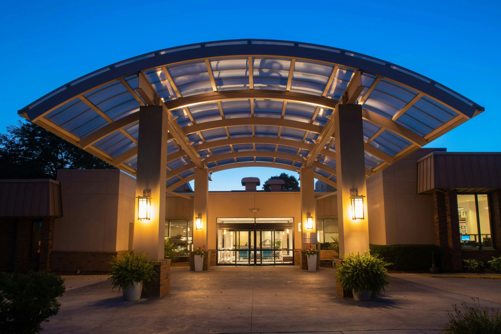 photo 1 of Sheraton Milwaukee Brookfield Hotel
