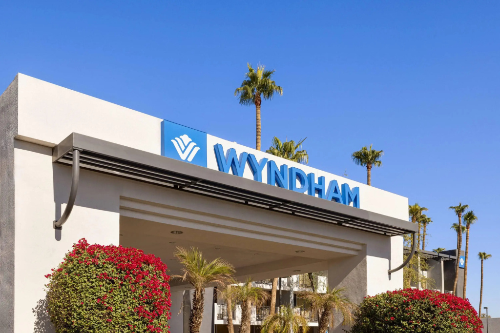 photo 1 of Wyndham Phoenix Airport/Tempe
