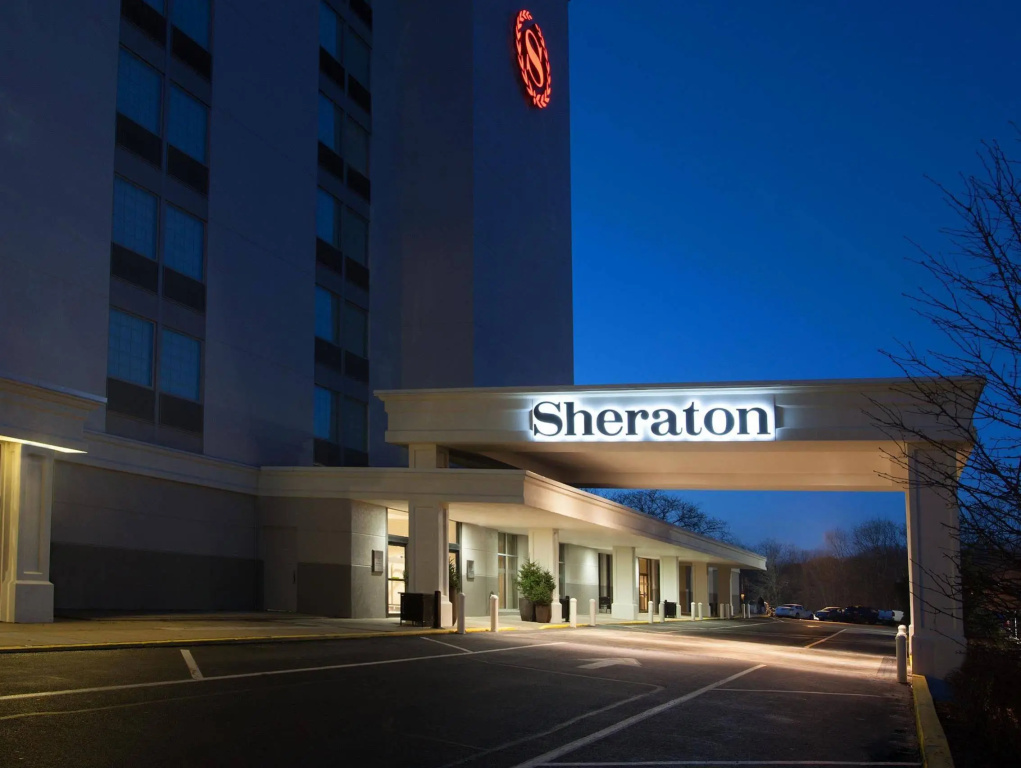 photo 1 of Sheraton Pittsburgh Airport Hotel