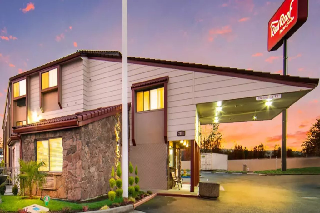 photo 1 of Ramada by Wyndham Medford Airport North