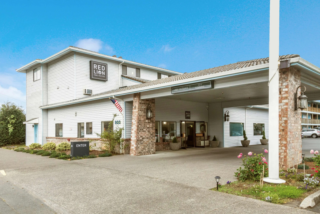 photo 1 of Red Lion Inn and Suites Seaside