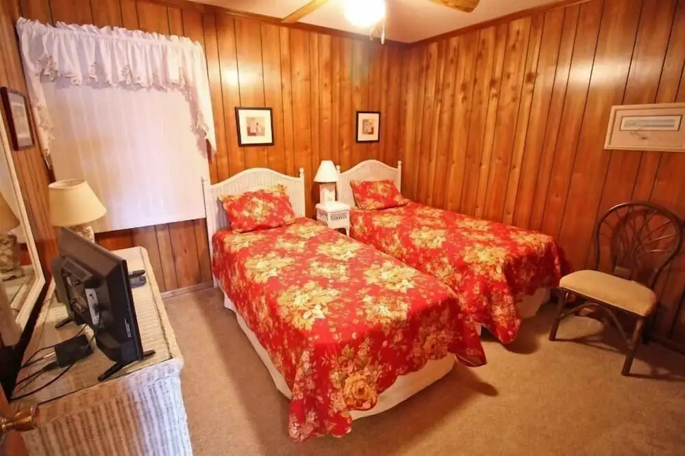 photo 1 of Shore Drive Quarters
