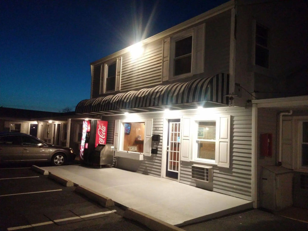 photo 1 of Shore Point Motel