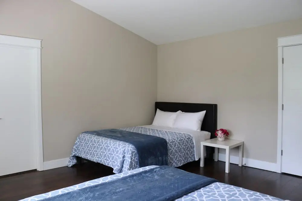 photo 1 of Shoreline Mini Inn