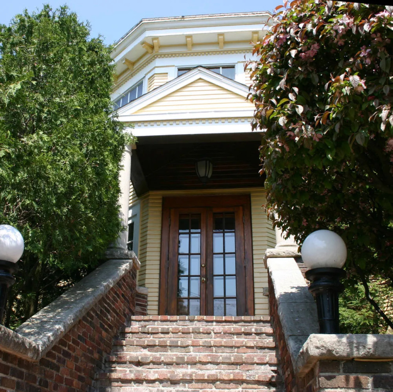 photo 1 of Showers Inn