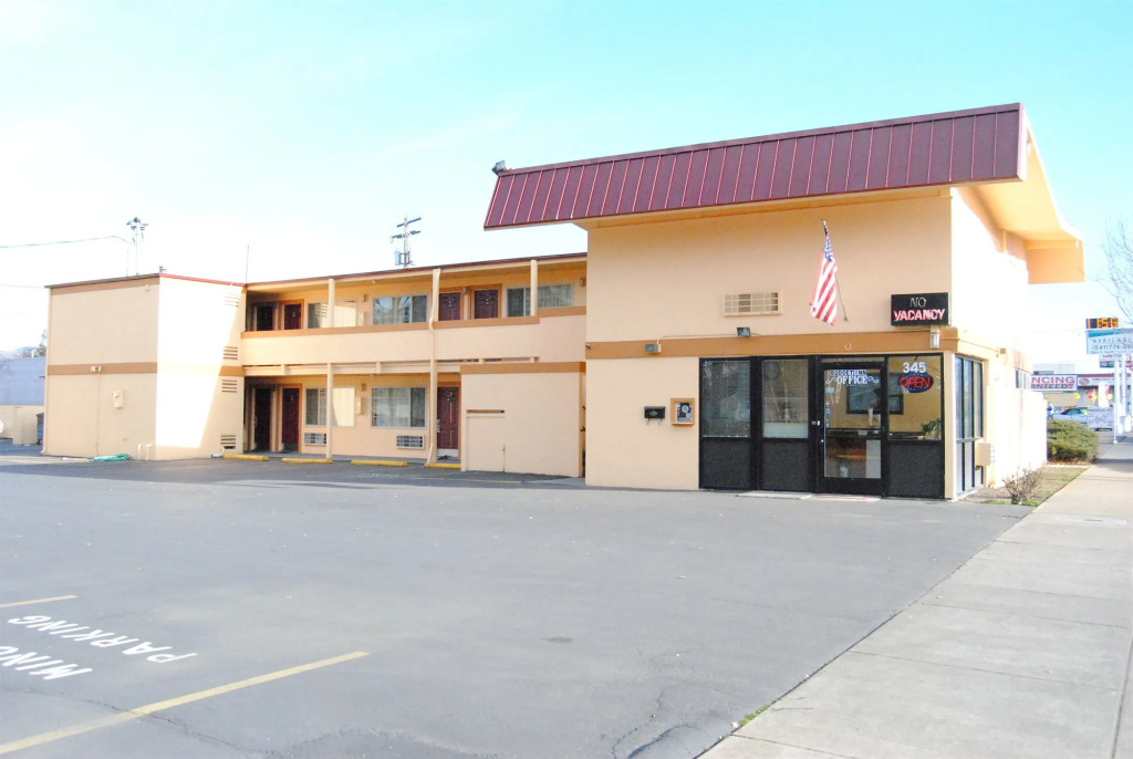 photo 1 of Signature Inn Medford Downtown
