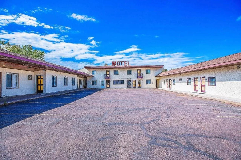 photo 1 of Love Hotels Silver Street By Oyo At Hurley Wi