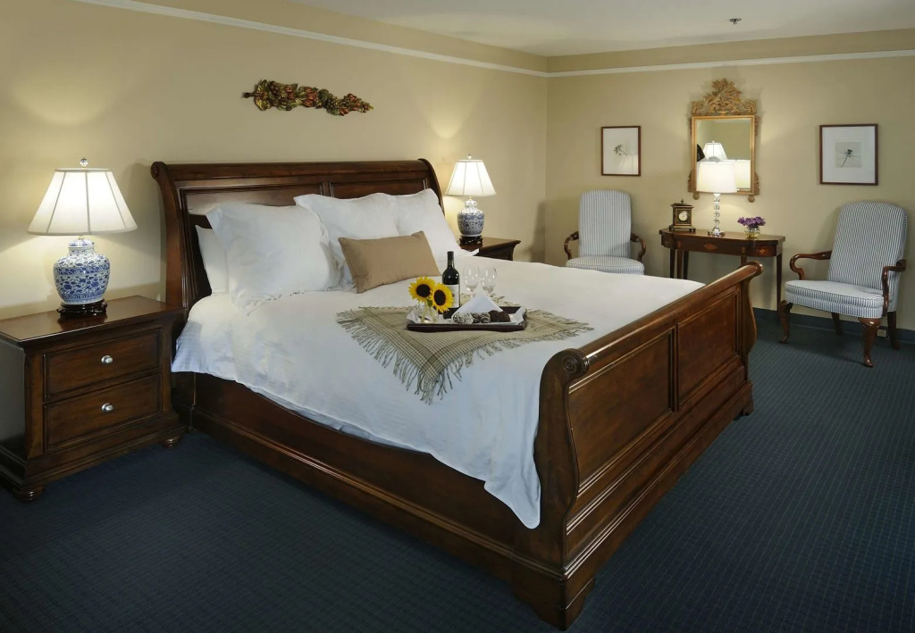 photo 1 of Simsbury Inn