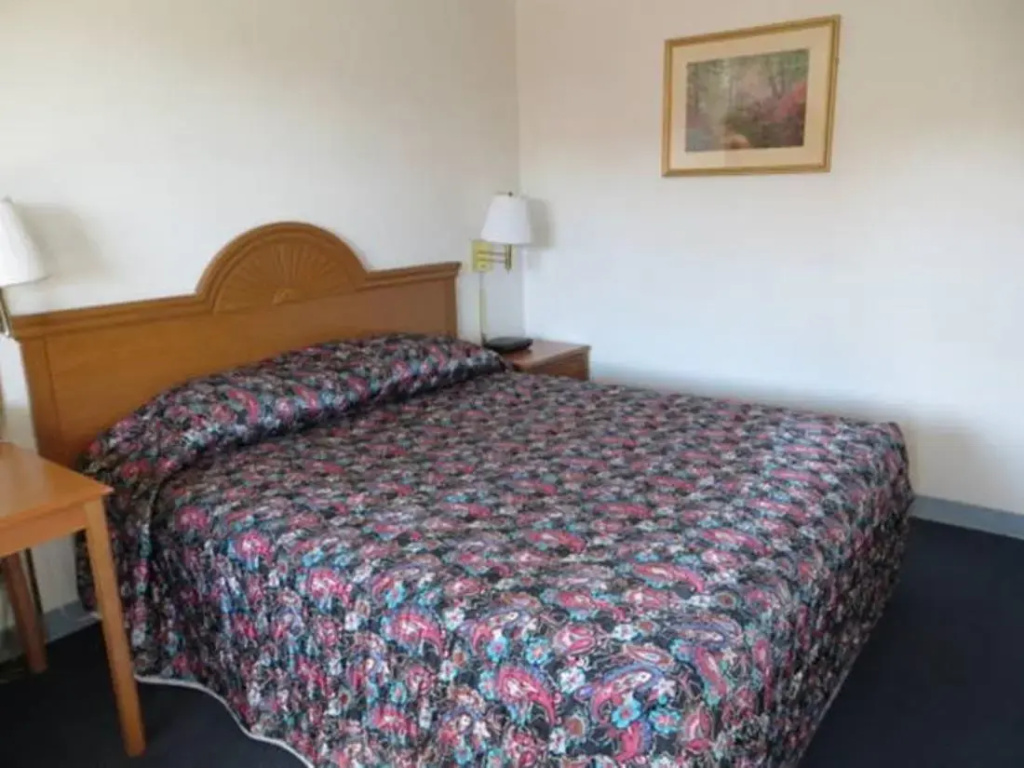 photo 1 of Skyline Motel