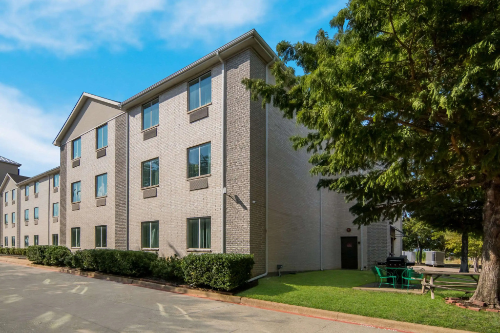 photo 1 of Quality Inn & Suites Roanoke - Fort Worth North