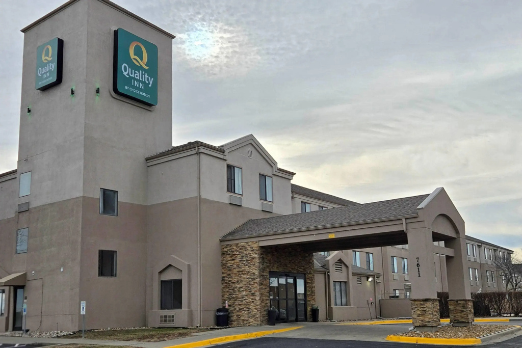photo 1 of Quality Inn Kansas City International Airport