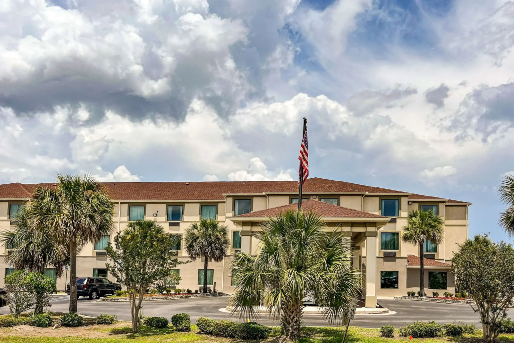 photo 1 of Comfort Inn & Suites Panama City North