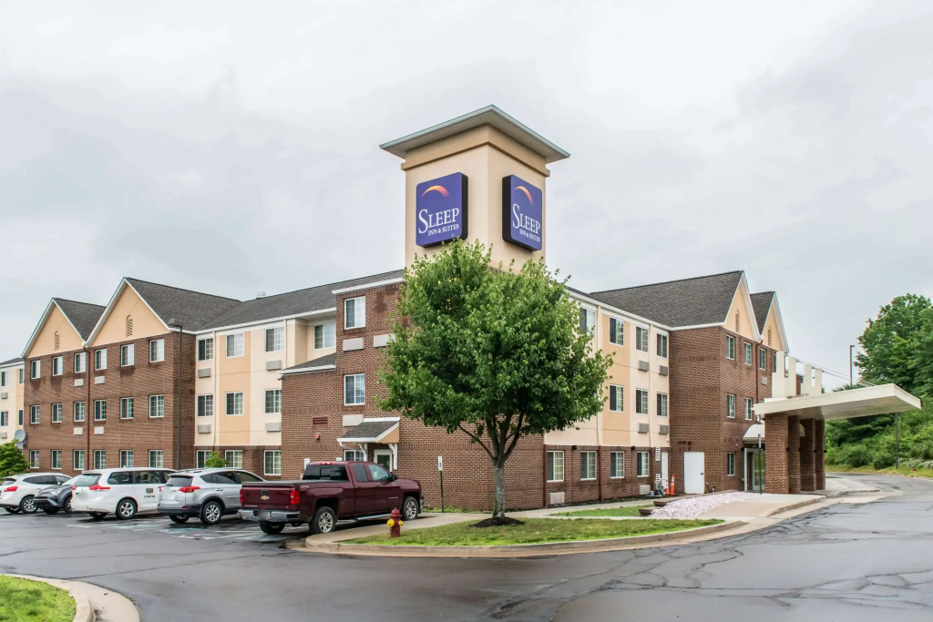 photo 1 of Sleep Inn & Suites Pittsburgh Airport