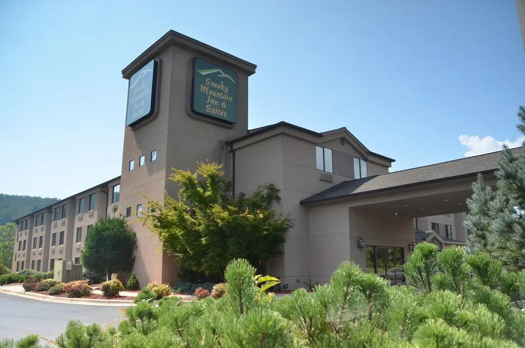 photo 1 of Smoky Mountain Inn & Suites