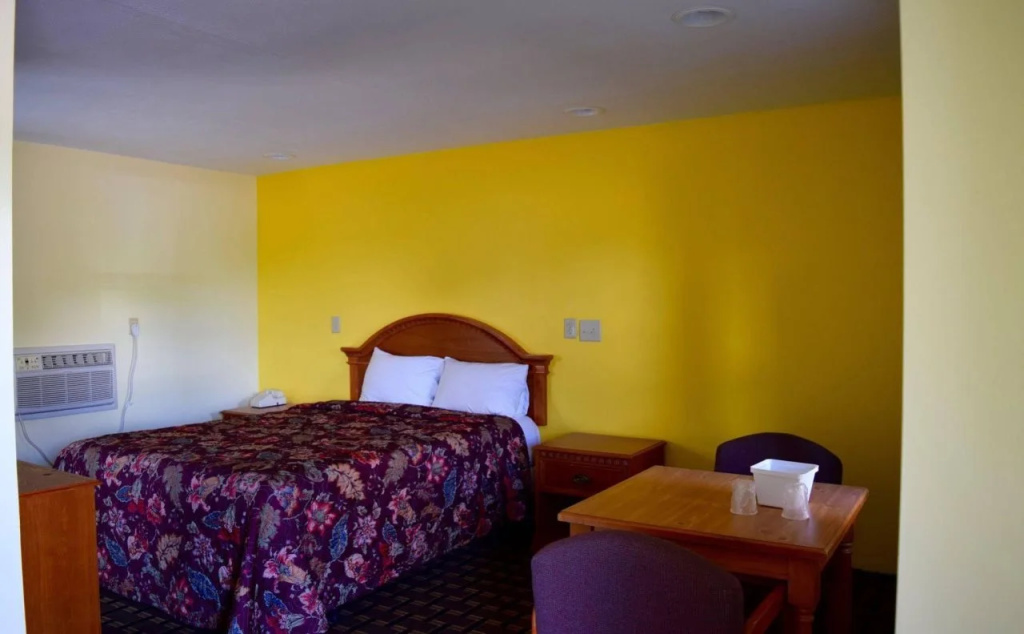 photo 1 of Snelling Motel