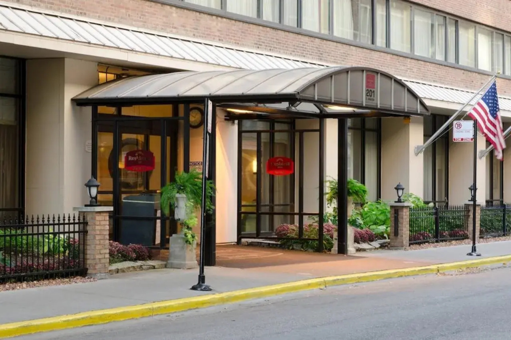 photo 1 of Sonesta ES Suites Chicago Downtown Magnificent Mile (ex. Residence Inn by Marriott Chicago Downtown
