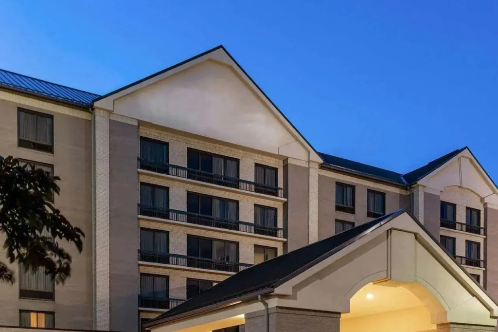 photo 1 of Hyatt Place Kansas City Airport