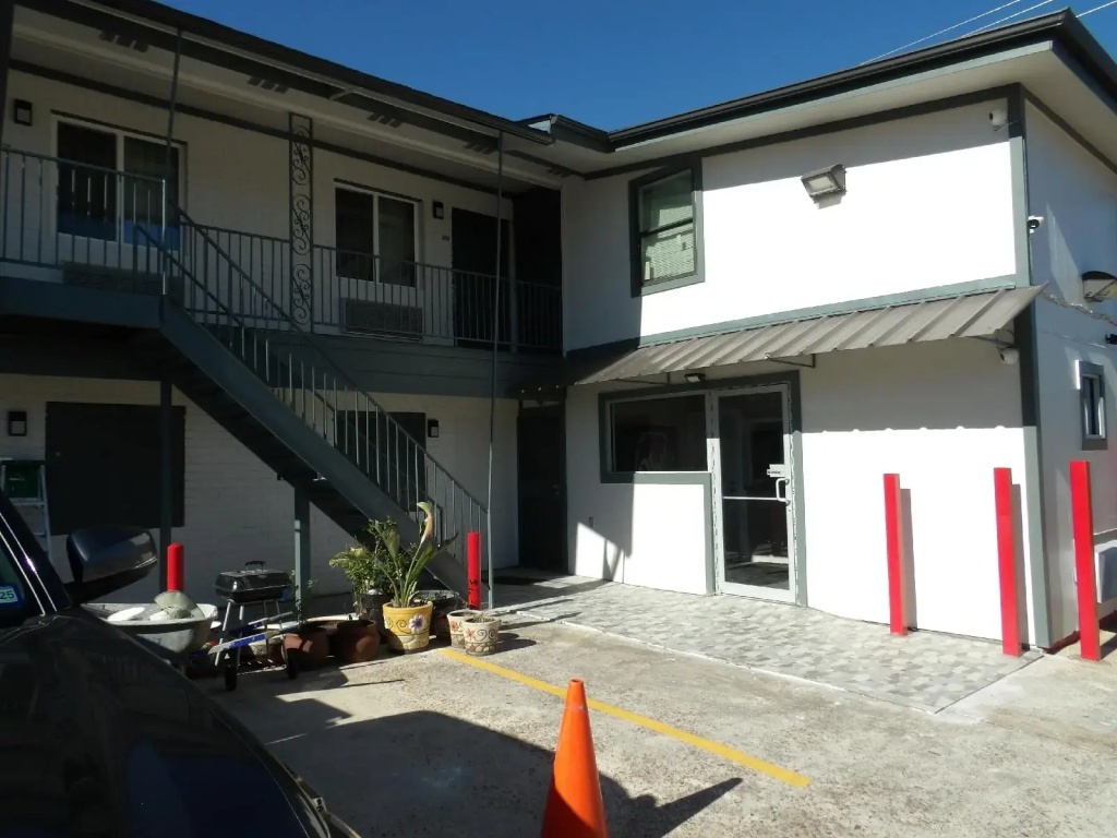 photo 1 of Southmore Boulevard Motel