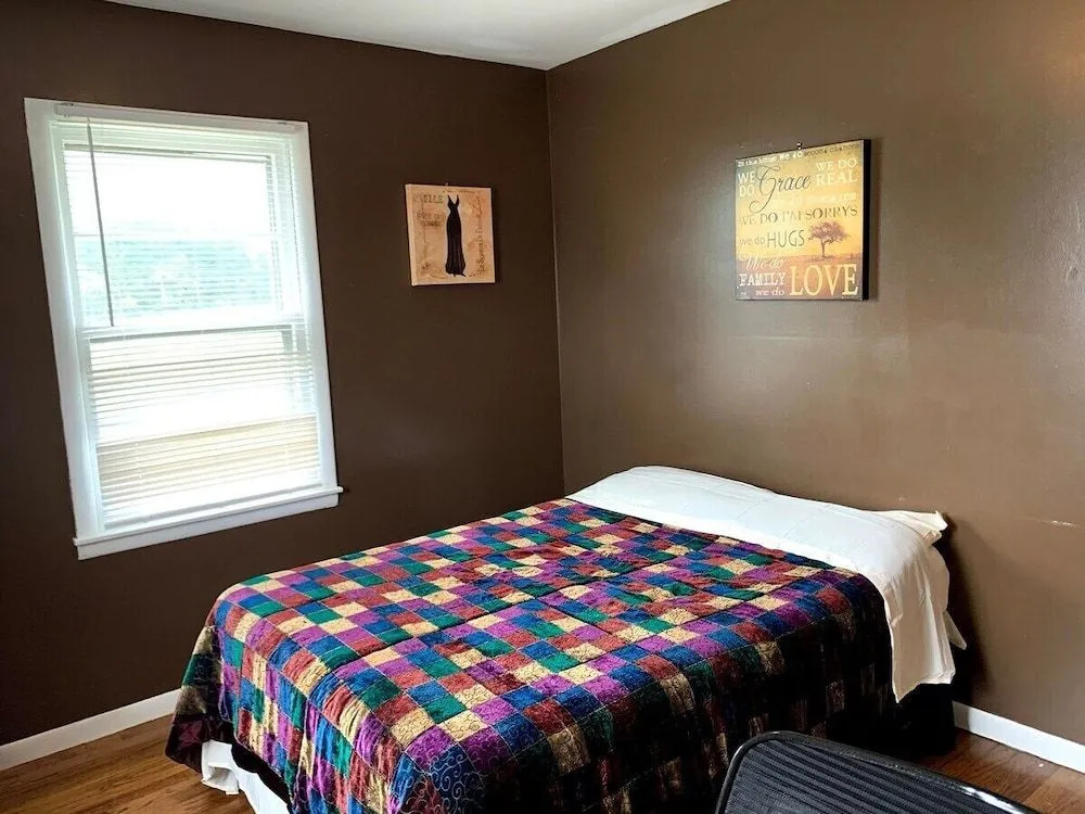 photo 1 of Spacious, Cozy 2 bed Home Near the Stadiums!