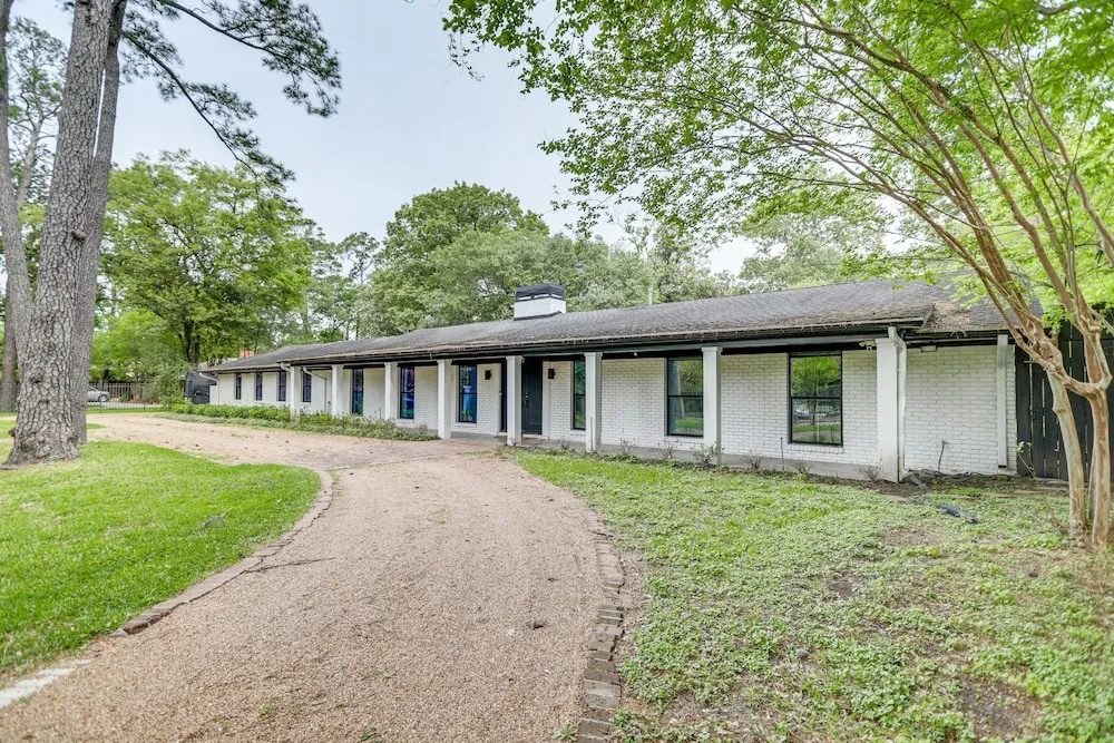 photo 1 of Spacious Houston Home w/ Pool - Near The Galleria!