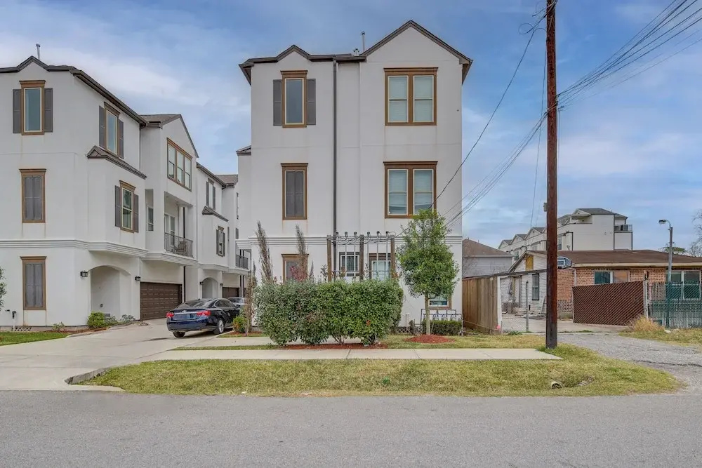 photo 1 of Spacious Houston Townhome ~ 5 Mi to Downtown!