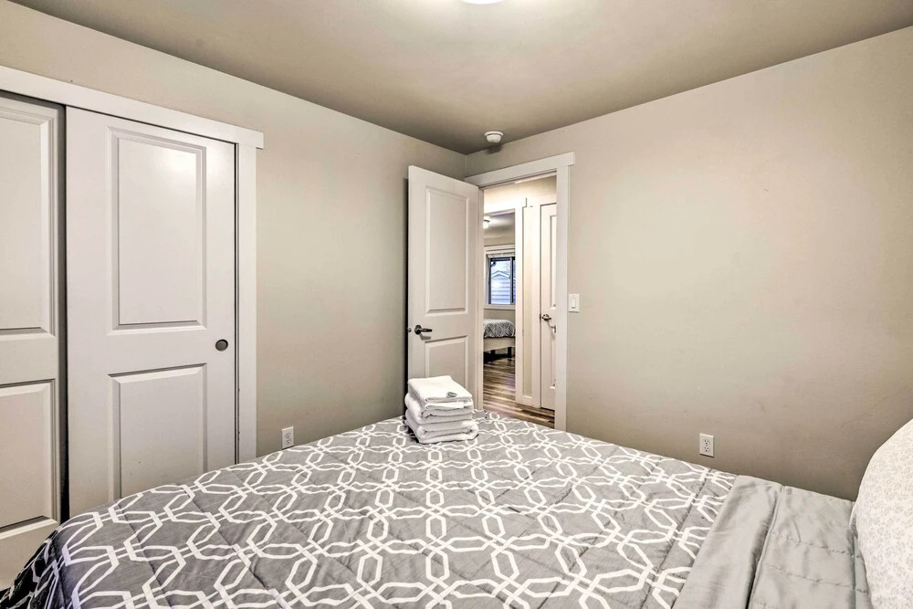 photo 1 of Spacious Kent Home ~ 17 Mi to Dtwn Seattle!