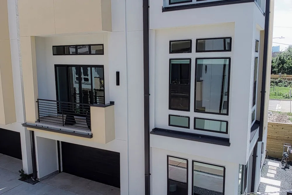 photo 1 of Spacious Luxe 3BD Townhome in Dwtn HTX.