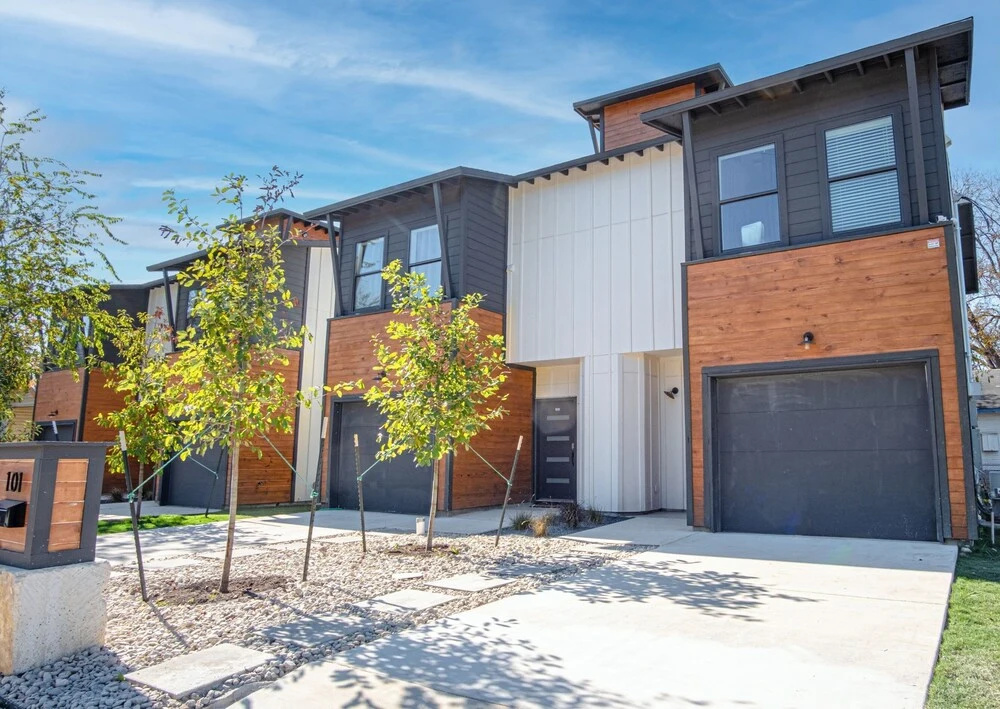 photo 1 of Spectacular 3 BR Plus 2 and a Half BA Apt Near Downtown