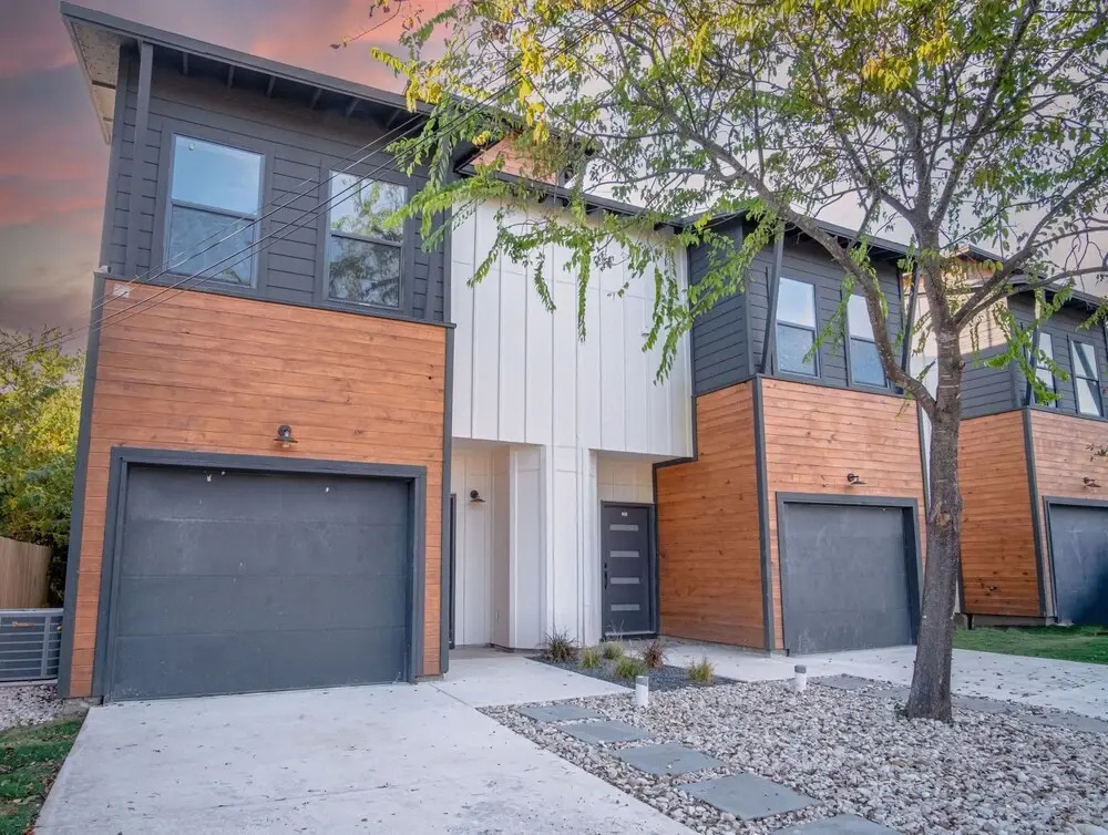 photo 1 of Spectacular Cozy 3 BR Plus 2 and a Half BA Apt Near Downtown