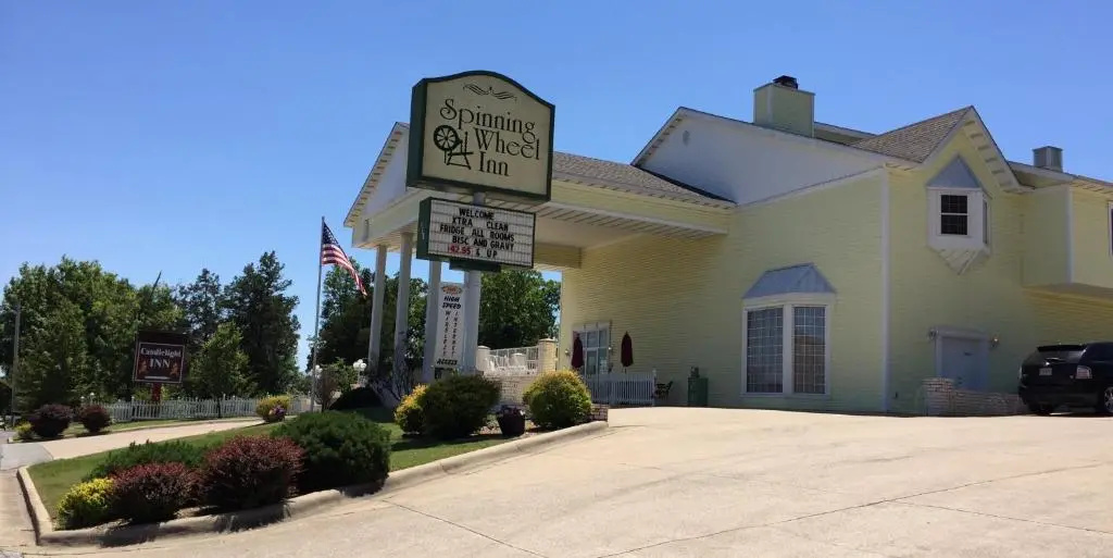 photo 1 of Spinning Wheel Inn Branson