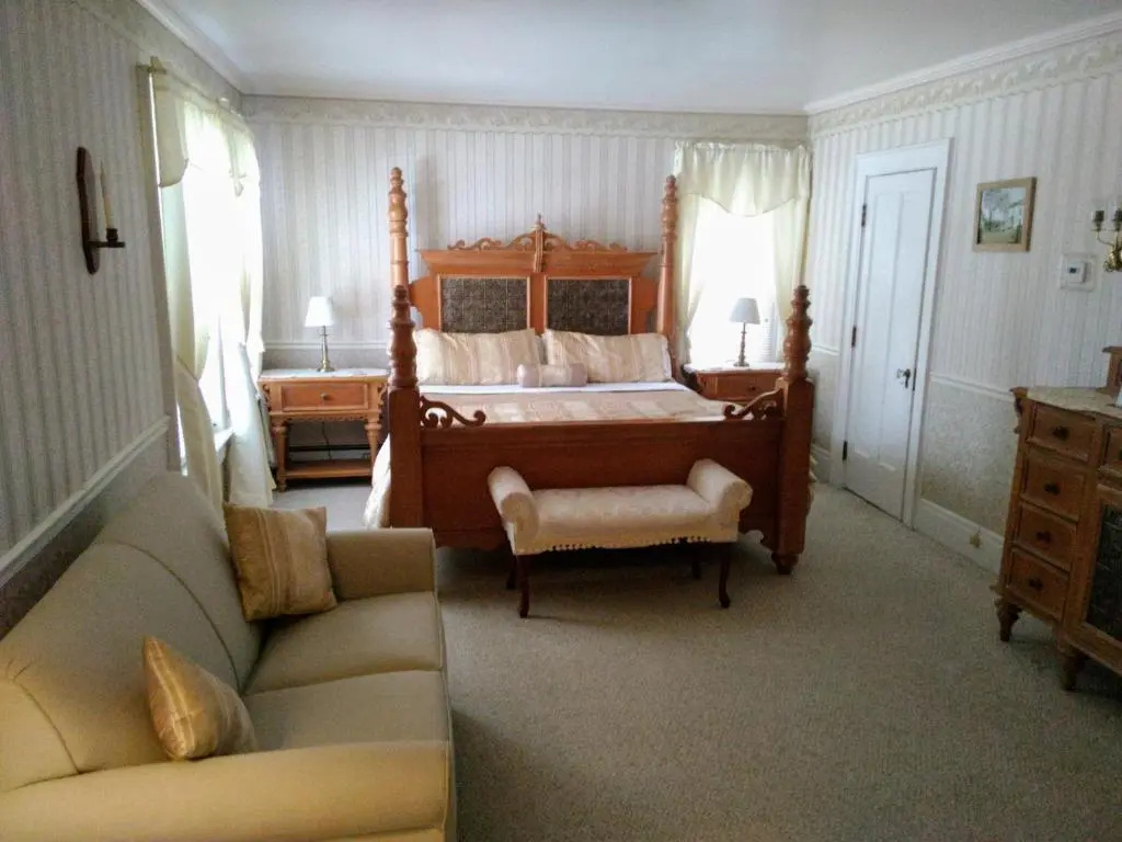 photo 1 of Splendor Inn Bed & Breakfast
