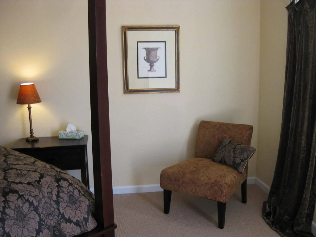 photo 1 of Square Inn