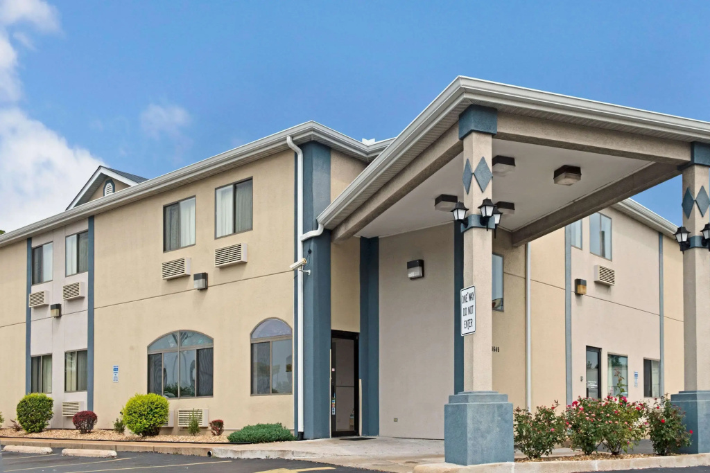 photo 1 of Travelodge by Wyndham St. Louis