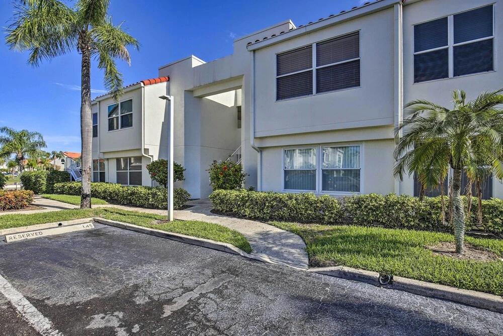 photo 1 of St Pete Condo w/ Heated Pool - 3 Miles to Beach!