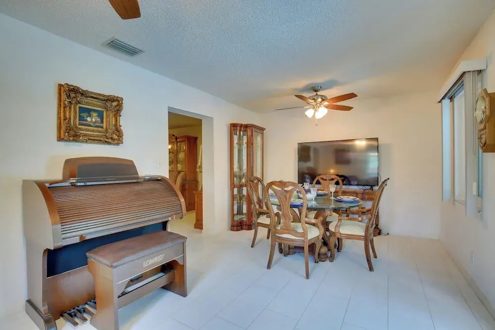 photo 1 of St Petersburg Home w/ Tropical Yard & Pool!