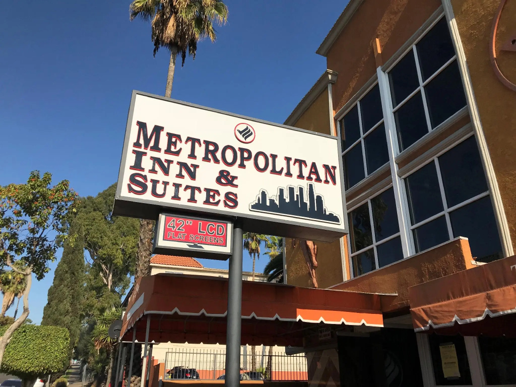 photo 1 of Metropolitan Inn & Suites