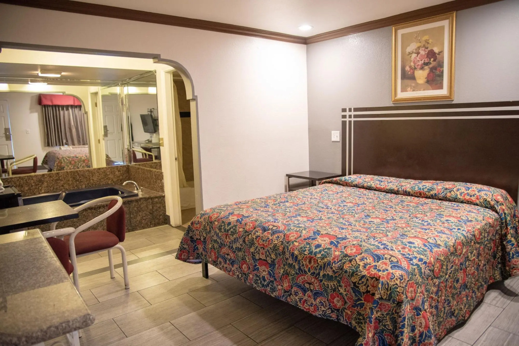 photo 1 of Starlight Inn La Brea