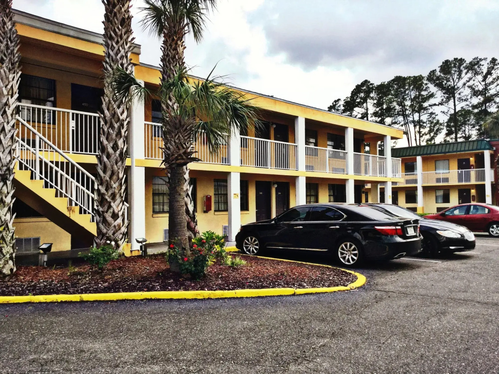 photo 1 of Apm Inn and Suite