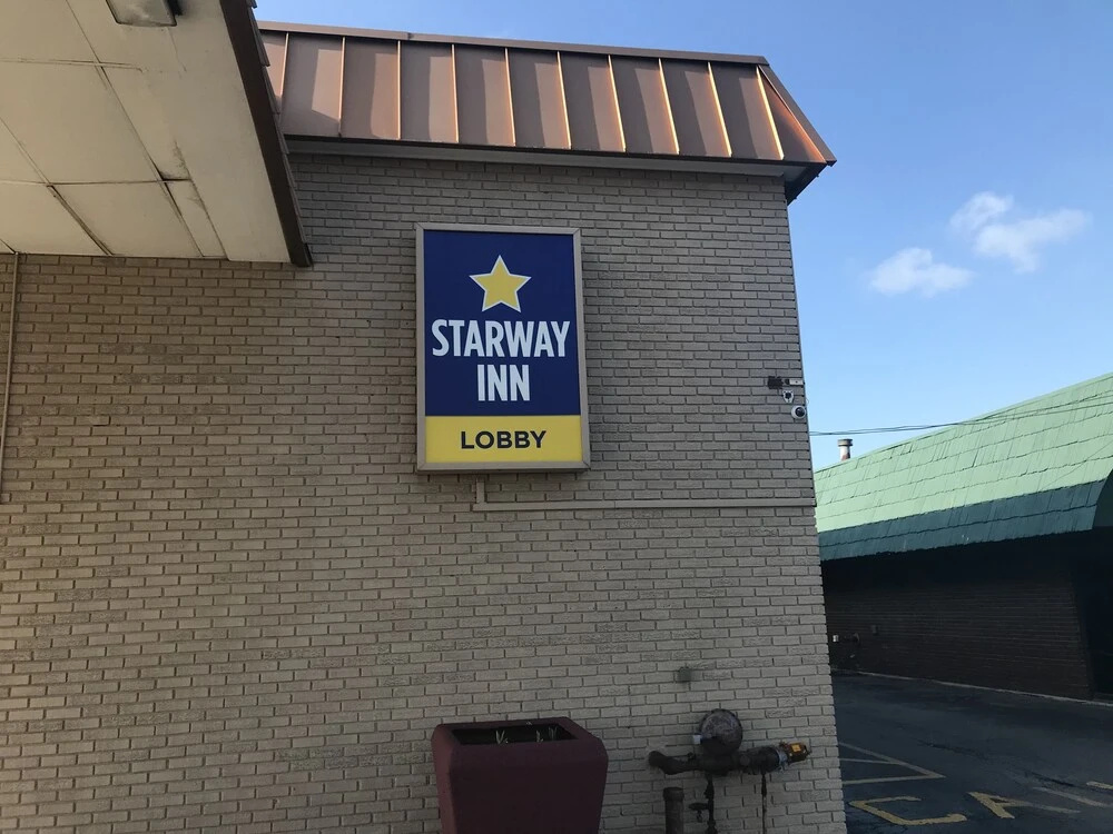 photo 1 of Starway Inn