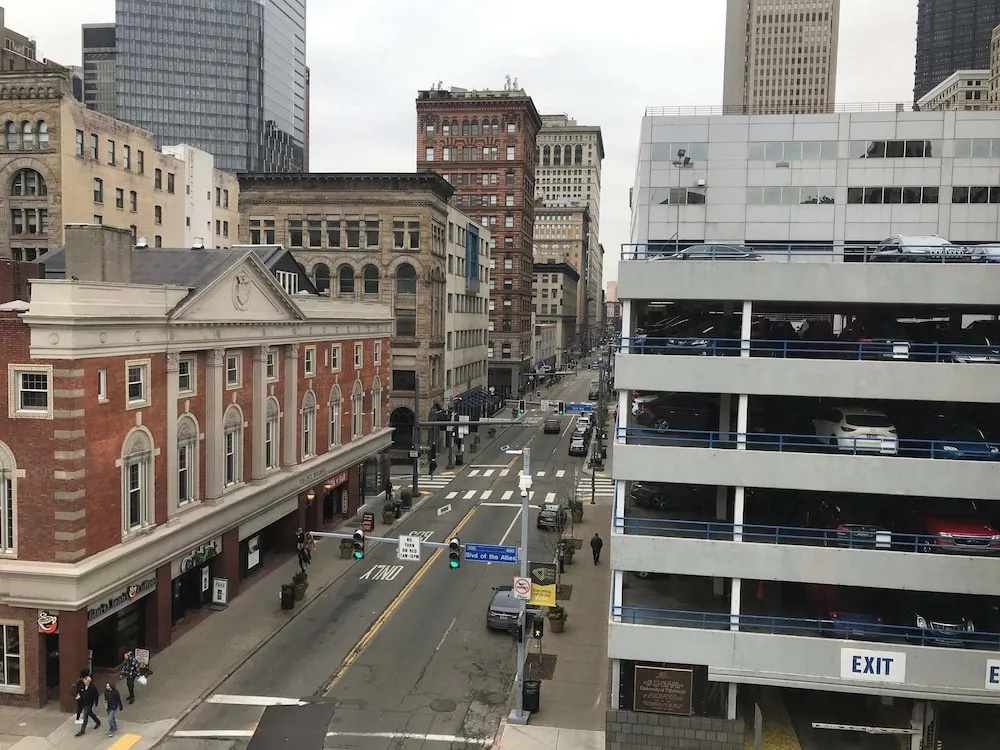 photo 1 of Stay Pittsburgh 116