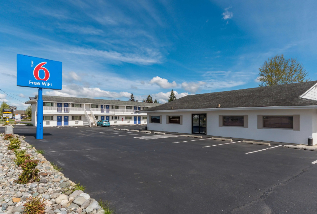 photo 1 of Motel 6 Burlington, WA