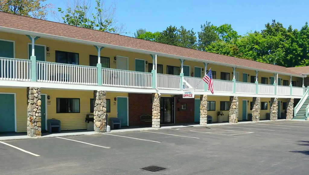 photo 1 of Hampton Motor Inn