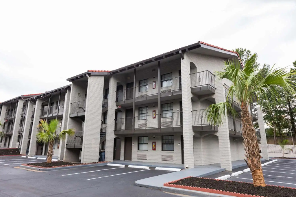photo 1 of Econo Lodge
