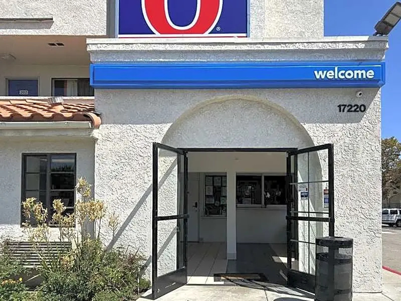 photo 1 of Studio 6 Bellflower, CA - Los Angeles